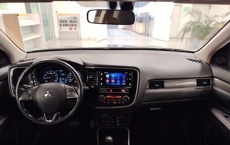 Mitsubishi Outlander III рестайлинг 3, 2019 год, 1 833 000 рублей, 9 фотография