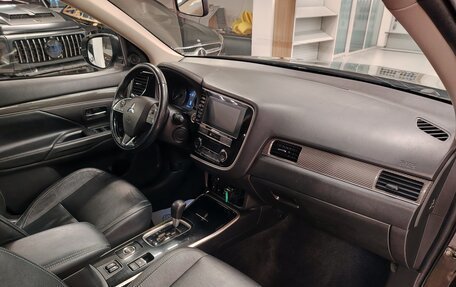 Mitsubishi Outlander III рестайлинг 3, 2019 год, 1 833 000 рублей, 7 фотография