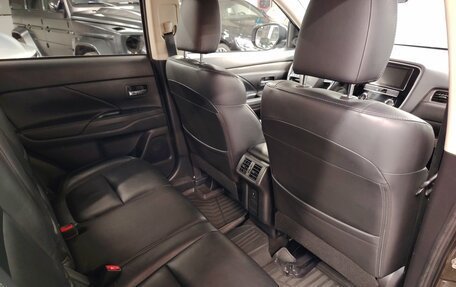 Mitsubishi Outlander III рестайлинг 3, 2019 год, 1 833 000 рублей, 8 фотография