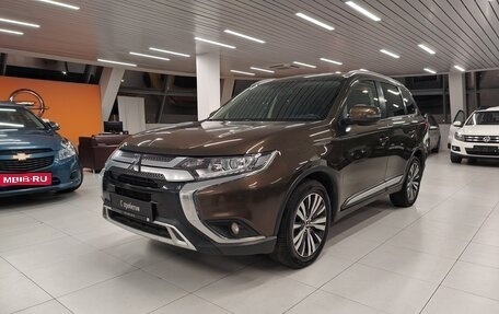 Mitsubishi Outlander III рестайлинг 3, 2019 год, 1 833 000 рублей, 1 фотография