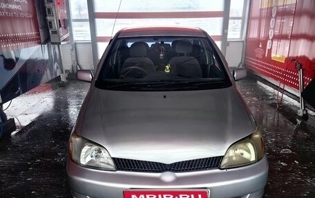 Toyota Platz, 2001 год, 350 000 рублей, 1 фотография