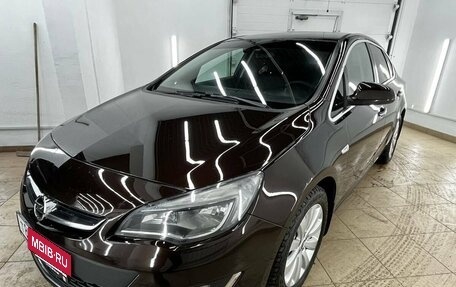 Opel Astra J, 2013 год, 997 000 рублей, 2 фотография