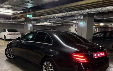 Mercedes-Benz E-Класс, 2019 год, 2 000 000 рублей, 3 фотография