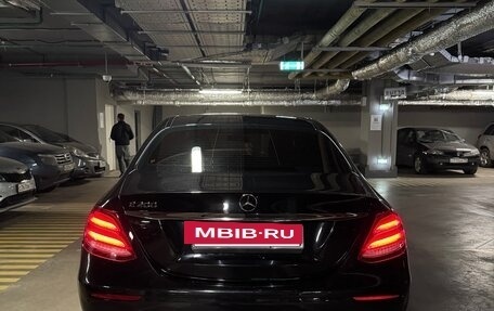Mercedes-Benz E-Класс, 2019 год, 2 000 000 рублей, 4 фотография