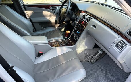 Mercedes-Benz E-Класс, 2001 год, 720 000 рублей, 13 фотография