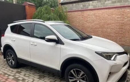 Toyota RAV4, 2018 год, 2 600 000 рублей, 2 фотография