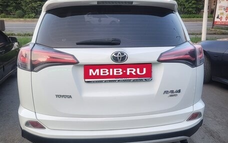 Toyota RAV4, 2018 год, 2 600 000 рублей, 6 фотография