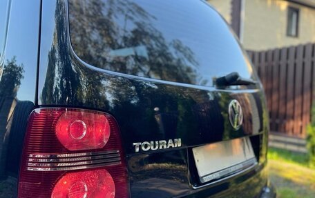 Volkswagen Touran III, 2008 год, 700 000 рублей, 2 фотография