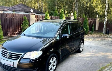 Volkswagen Touran III, 2008 год, 700 000 рублей, 4 фотография