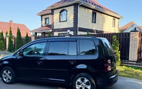 Volkswagen Touran III, 2008 год, 700 000 рублей, 3 фотография