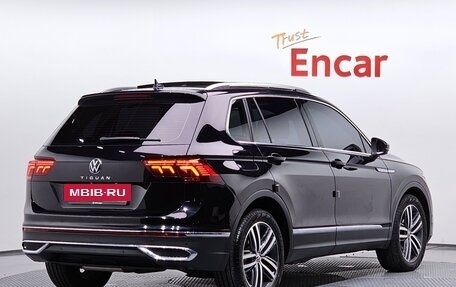 Volkswagen Tiguan II, 2022 год, 3 186 000 рублей, 2 фотография