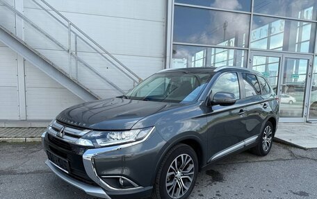 Mitsubishi Outlander III рестайлинг 3, 2018 год, 2 400 000 рублей, 2 фотография
