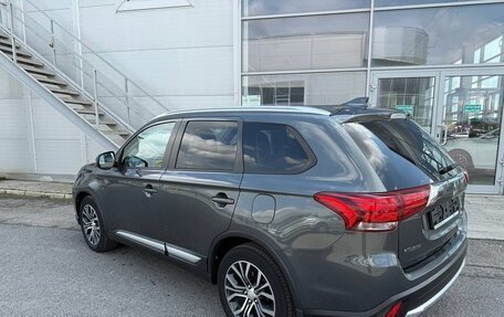 Mitsubishi Outlander III рестайлинг 3, 2018 год, 2 400 000 рублей, 5 фотография