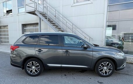 Mitsubishi Outlander III рестайлинг 3, 2018 год, 2 400 000 рублей, 6 фотография