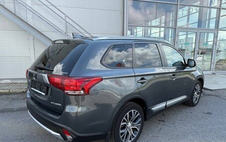 Mitsubishi Outlander III рестайлинг 3, 2018 год, 2 400 000 рублей, 4 фотография