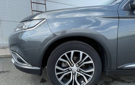 Mitsubishi Outlander III рестайлинг 3, 2018 год, 2 400 000 рублей, 7 фотография