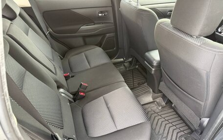 Mitsubishi Outlander III рестайлинг 3, 2018 год, 2 400 000 рублей, 12 фотография