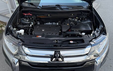 Mitsubishi Outlander III рестайлинг 3, 2018 год, 2 400 000 рублей, 13 фотография