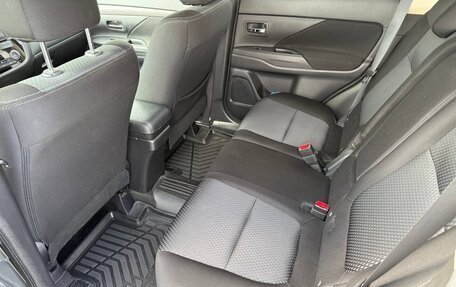 Mitsubishi Outlander III рестайлинг 3, 2018 год, 2 400 000 рублей, 11 фотография