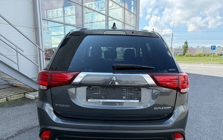 Mitsubishi Outlander III рестайлинг 3, 2018 год, 2 400 000 рублей, 8 фотография