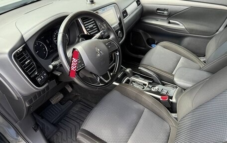 Mitsubishi Outlander III рестайлинг 3, 2018 год, 2 400 000 рублей, 9 фотография