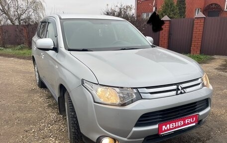 Mitsubishi Outlander III рестайлинг 3, 2014 год, 1 090 000 рублей, 1 фотография