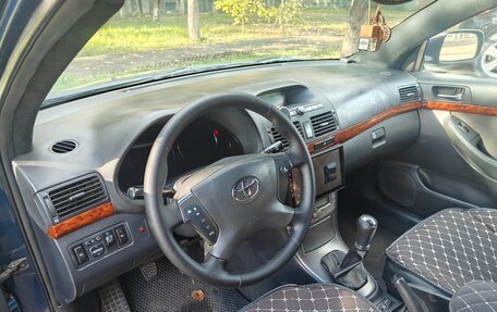 Toyota Avensis III рестайлинг, 2003 год, 650 000 рублей, 10 фотография