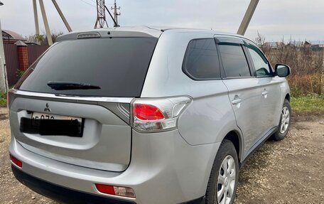 Mitsubishi Outlander III рестайлинг 3, 2014 год, 1 090 000 рублей, 4 фотография