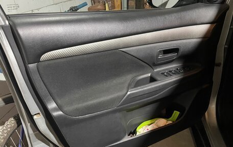 Mitsubishi Outlander III рестайлинг 3, 2014 год, 1 090 000 рублей, 9 фотография