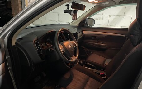 Mitsubishi Outlander III рестайлинг 3, 2014 год, 1 090 000 рублей, 7 фотография