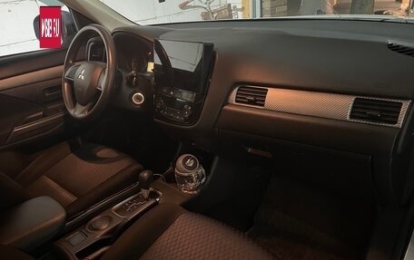 Mitsubishi Outlander III рестайлинг 3, 2014 год, 1 090 000 рублей, 8 фотография