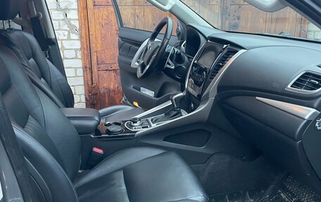 Mitsubishi Pajero Sport III рестайлинг, 2017 год, 2 500 000 рублей, 6 фотография