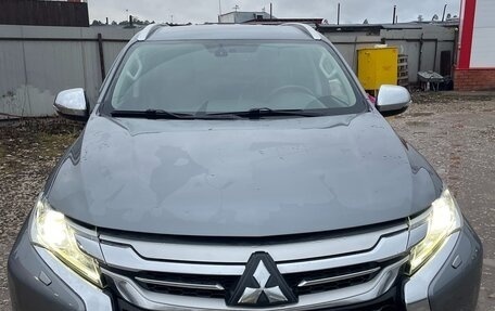 Mitsubishi Pajero Sport III рестайлинг, 2017 год, 2 500 000 рублей, 4 фотография