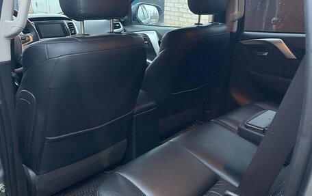 Mitsubishi Pajero Sport III рестайлинг, 2017 год, 2 500 000 рублей, 8 фотография