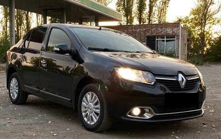 Renault Logan II, 2015 год, 995 000 рублей, 4 фотография