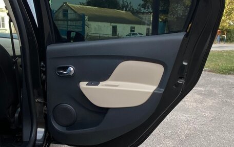 Renault Logan II, 2015 год, 995 000 рублей, 27 фотография