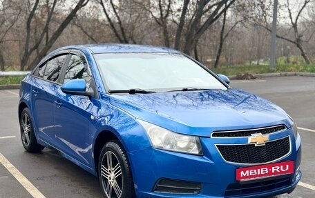 Chevrolet Cruze II, 2009 год, 700 000 рублей, 3 фотография