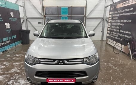 Mitsubishi Outlander III рестайлинг 3, 2013 год, 1 060 000 рублей, 4 фотография