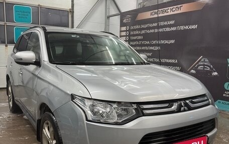 Mitsubishi Outlander III рестайлинг 3, 2013 год, 1 060 000 рублей, 1 фотография