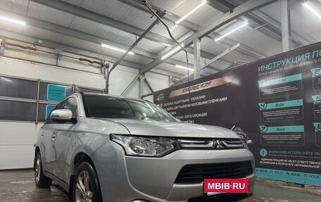 Mitsubishi Outlander III рестайлинг 3, 2013 год, 1 060 000 рублей, 3 фотография