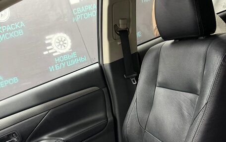 Mitsubishi Outlander III рестайлинг 3, 2013 год, 1 060 000 рублей, 8 фотография