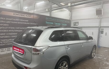 Mitsubishi Outlander III рестайлинг 3, 2013 год, 1 060 000 рублей, 6 фотография
