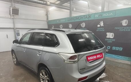 Mitsubishi Outlander III рестайлинг 3, 2013 год, 1 060 000 рублей, 5 фотография