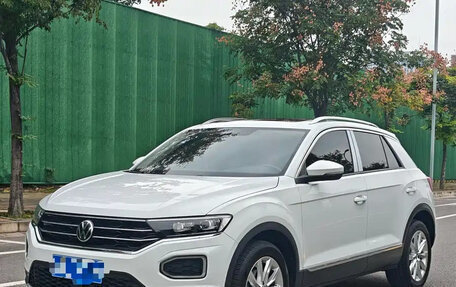 Volkswagen T-Roc I, 2022 год, 1 830 000 рублей, 1 фотография