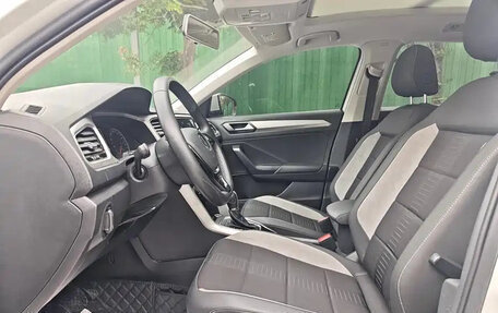 Volkswagen T-Roc I, 2022 год, 1 830 000 рублей, 5 фотография