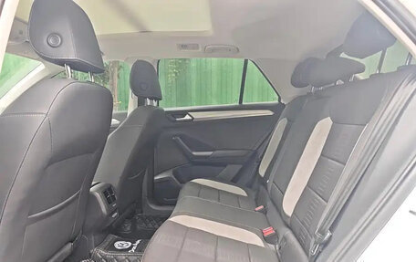 Volkswagen T-Roc I, 2022 год, 1 830 000 рублей, 6 фотография