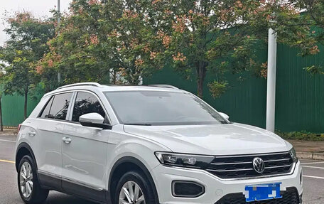 Volkswagen T-Roc I, 2022 год, 1 830 000 рублей, 3 фотография