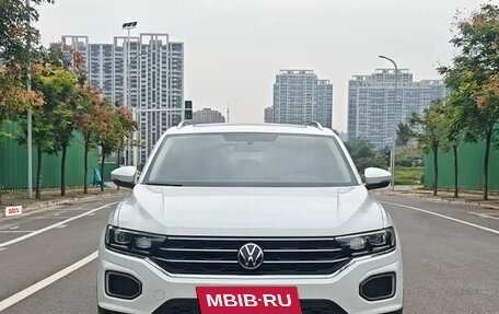 Volkswagen T-Roc I, 2022 год, 1 830 000 рублей, 2 фотография