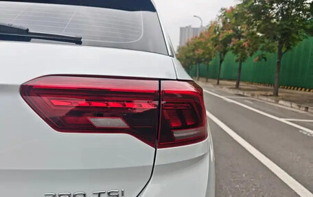 Volkswagen T-Roc I, 2022 год, 1 830 000 рублей, 20 фотография