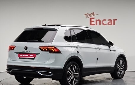 Volkswagen Tiguan II, 2022 год, 3 470 000 рублей, 2 фотография